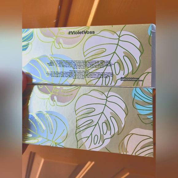 NIP Violet Voss "Pretty In Paradise' Eyeshadow Palette - Picture 3 of 3